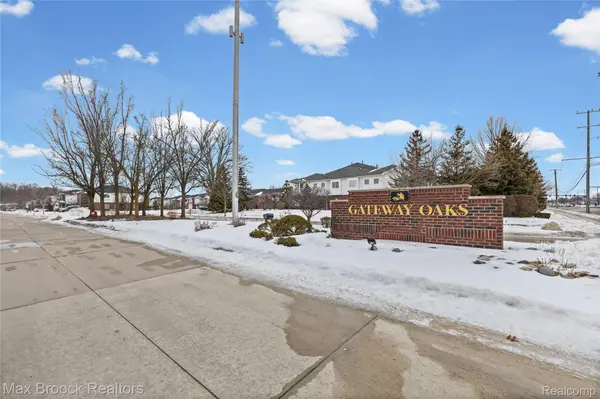 5817 Twin Oaks DR, Sterling Heights, MI 48314