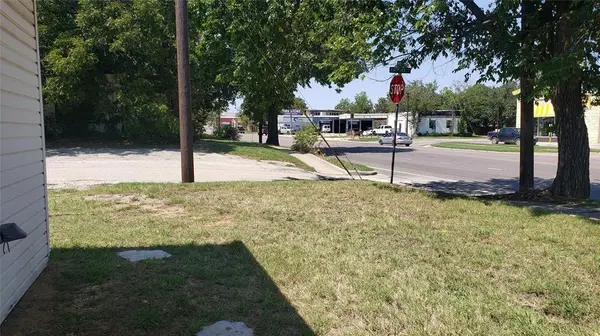 400 E Wise Street, Bowie, TX 76230