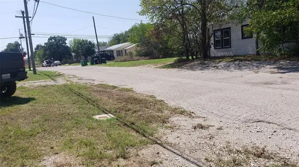 400 E Wise Street, Bowie, TX 76230