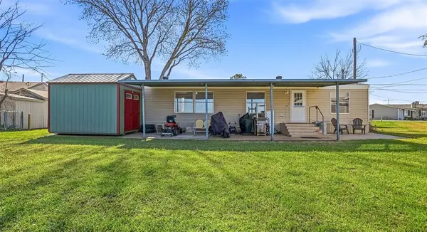 4037 Lands End Court, Granbury, TX 76048