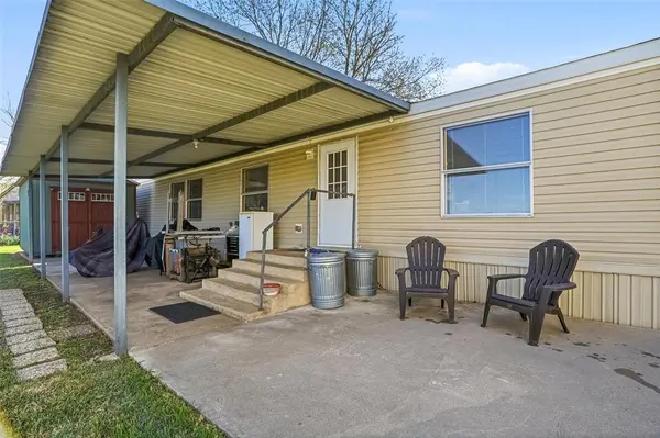 4037 Lands End Court, Granbury, TX 76048