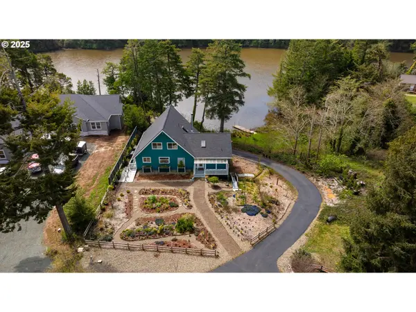 53461 SAFE RD, Bandon, OR 97411