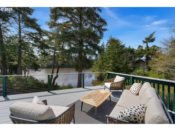 53461 SAFE RD, Bandon, OR 97411