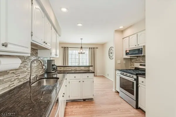 1 Weatherhill Rd,  Hamburg Boro,  NJ 07419