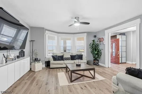 106 W Gibbons St, Linden City, NJ 07036