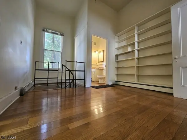 325 Front St, Belvidere Twp., NJ 07823