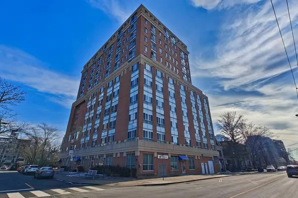 15 Maplewood AVE #PH6, Toronto C03, ON M6C 4B4