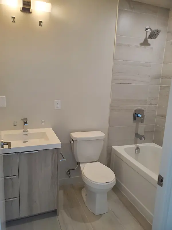 90 GLEN EVEREST RD #814, Toronto E06, ON M1N 0C3