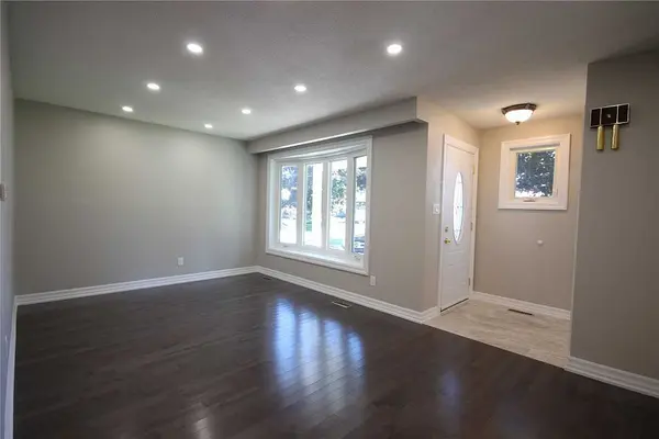 517 Grenfell ST, Oshawa, ON L1J 4W8