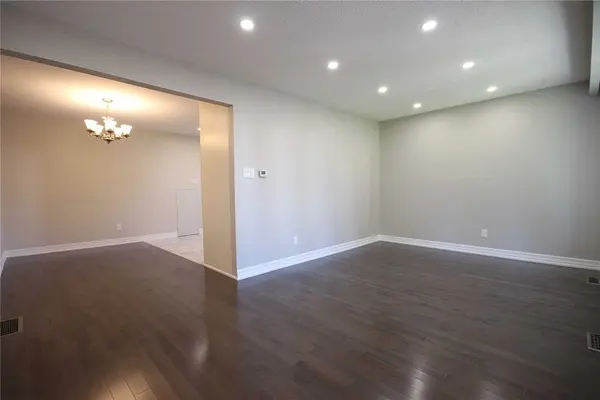 517 Grenfell ST, Oshawa, ON L1J 4W8