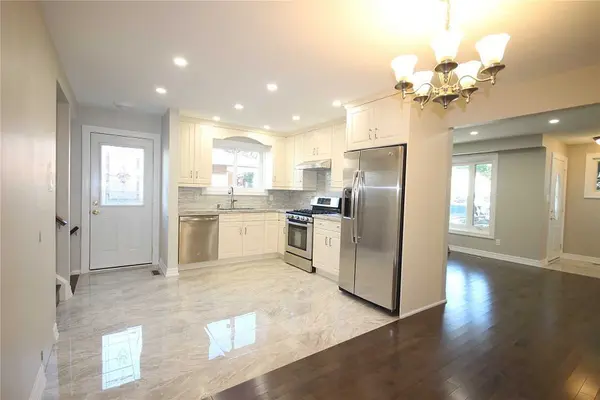 517 Grenfell ST, Oshawa, ON L1J 4W8