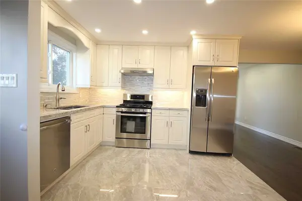 517 Grenfell ST, Oshawa, ON L1J 4W8