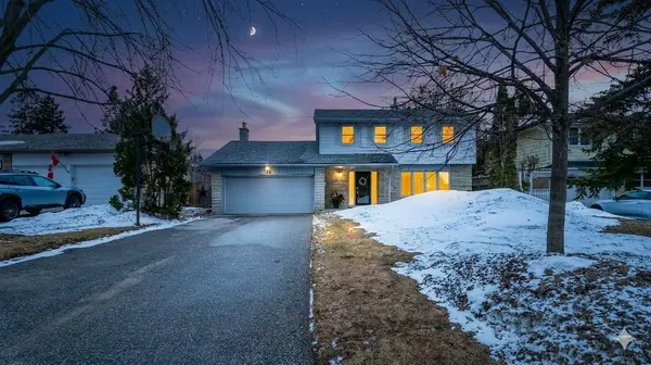 38 Peacock LN, Barrie, ON L4N 3R8