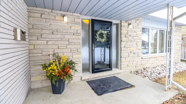 38 Peacock LN, Barrie, ON L4N 3R8