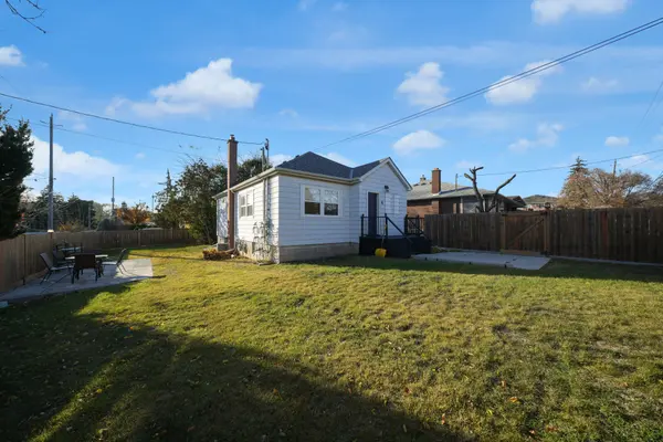 4 Larchmere AVE, Toronto W05, ON M9L 2N1