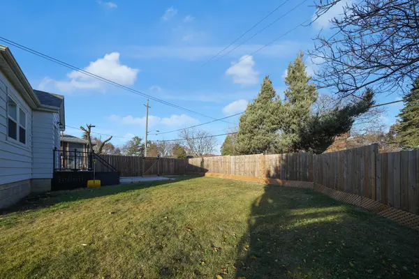 4 Larchmere AVE, Toronto W05, ON M9L 2N1