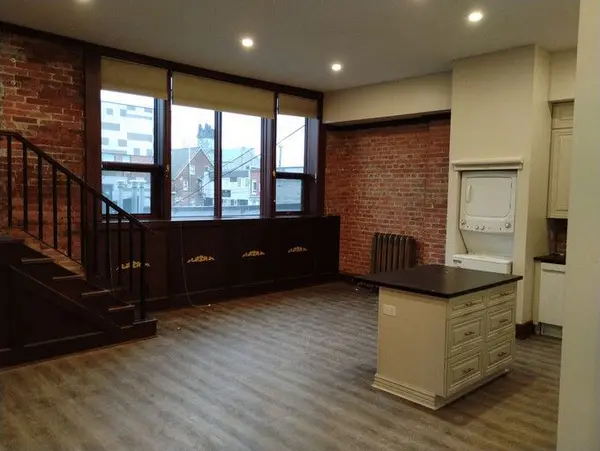 251 Front ST #1, Belleville, ON K8N 2Z6