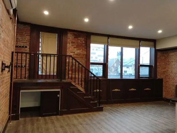 251 Front ST #1, Belleville, ON K8N 2Z6