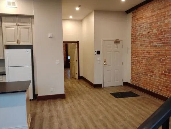 251 Front ST #1, Belleville, ON K8N 2Z6