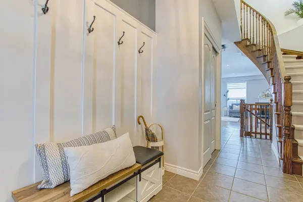 114 Marina Point CRES, Hamilton, ON L8E 0E4