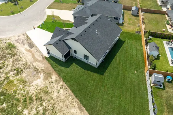 6755 Griffin DR, Plympton-wyoming, ON N0N 1E0