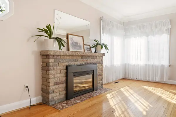 192 Ewen RD, Hamilton, ON L8S 3C9