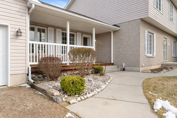 30 Carriage LN, Bluewater, ON N0M 1G0