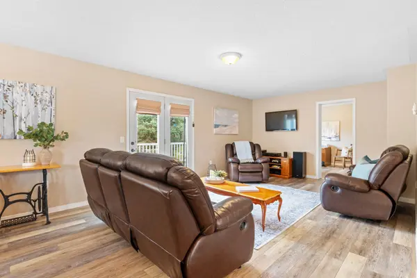 30 Carriage LN, Bluewater, ON N0M 1G0