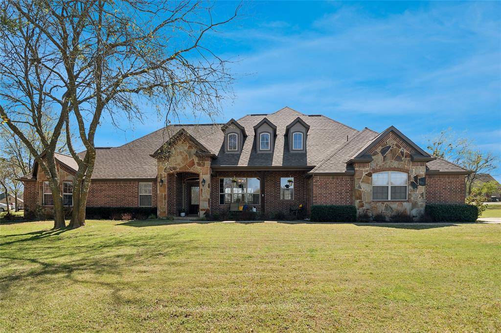 82 Forest Hills Circle, Gunter, TX 75058