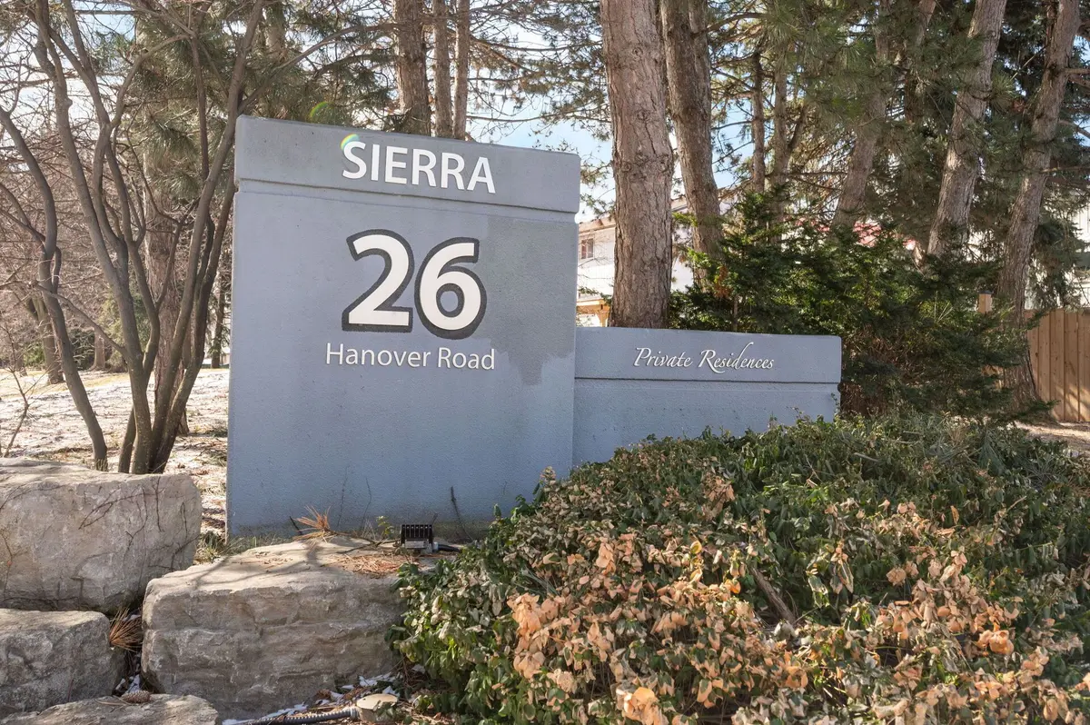 26 Hanover RD #1012, Brampton, ON L6S 4T2