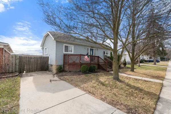 22228 Bon Heur ST, St. Clair Shores, MI 48081