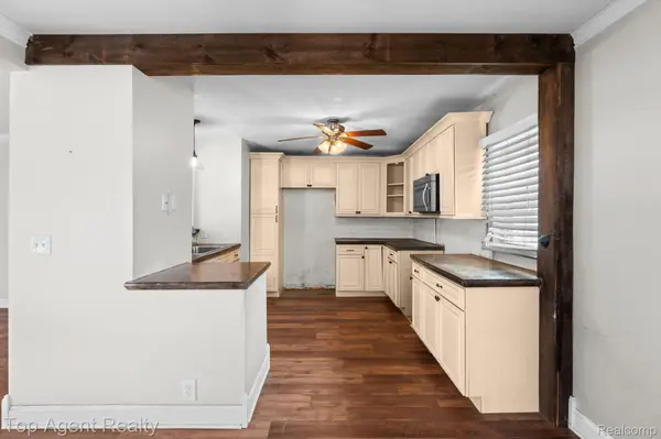 22228 Bon Heur ST, St. Clair Shores, MI 48081