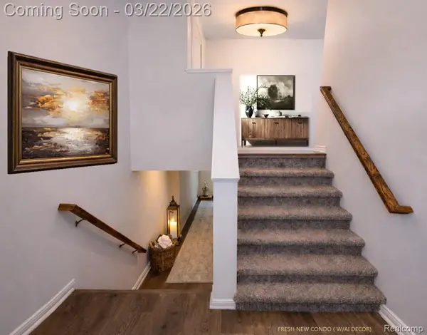 295 Whispering Pines DR #13, Fenton, MI 48430