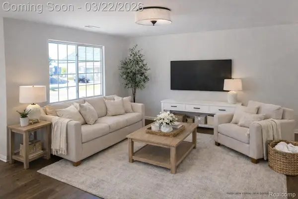 295 Whispering Pines DR #13, Fenton, MI 48430