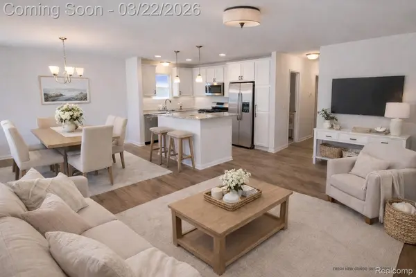 295 Whispering Pines DR #13, Fenton, MI 48430