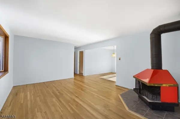 18 Kendall Dr, Ringwood Boro, NJ 07456