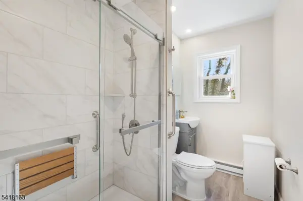 18 Kendall Dr, Ringwood Boro, NJ 07456