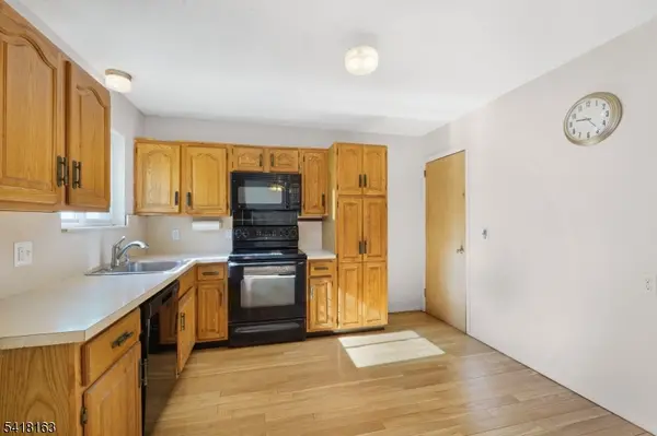 18 Kendall Dr, Ringwood Boro, NJ 07456