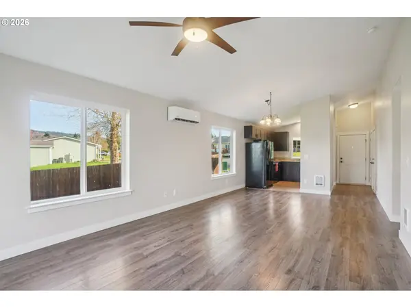 50 HILL DR, Cathlamet, WA 98612