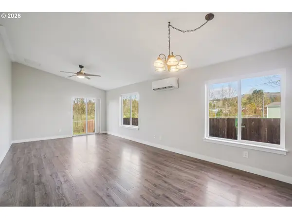 50 HILL DR, Cathlamet, WA 98612