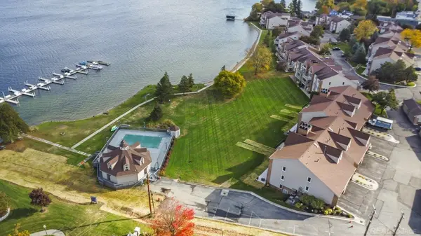 3432 Loon Lake CT, Waterford Twp, MI 48329