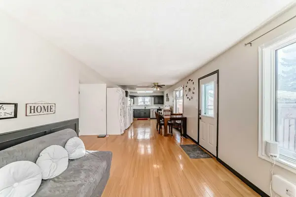 6907 6 ST SW, Calgary, AB T2V 5H8