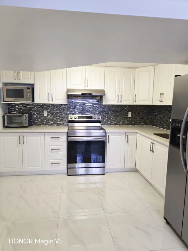 17 Linwood AVE #Main, Toronto E05, ON M1S 1H2