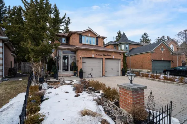 6 Desert View CRES, Richmond Hill, ON L4C 0E2