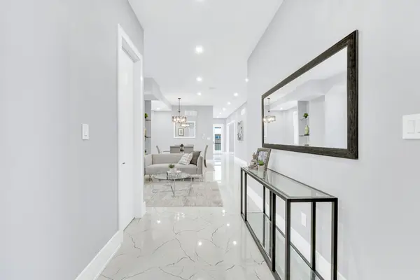 30 Mclaughlin RD N, Brampton, ON L6X 1Y7