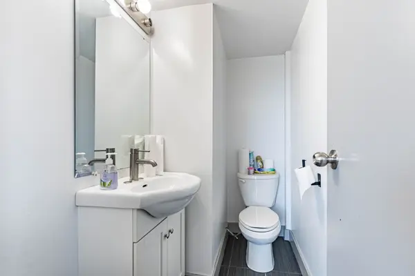 7091 Hurontario ST #2, Mississauga, ON L5S 1Z8