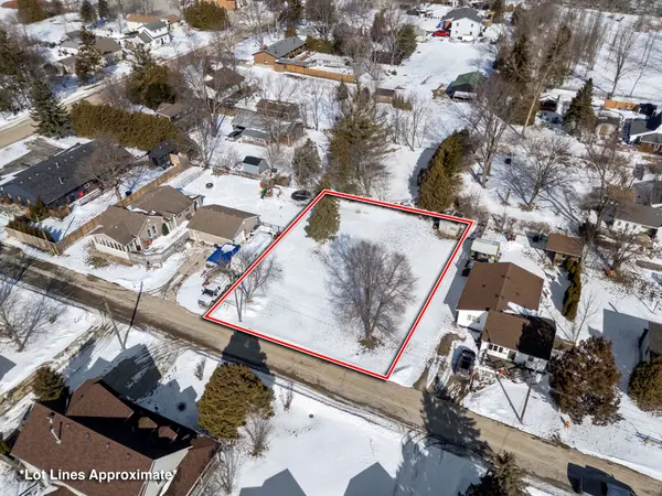 3910 Park ST, Plympton-wyoming, ON N0N 1E0