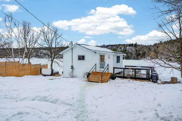 38 Rebecca LN, Westport, ON K0G 1X0