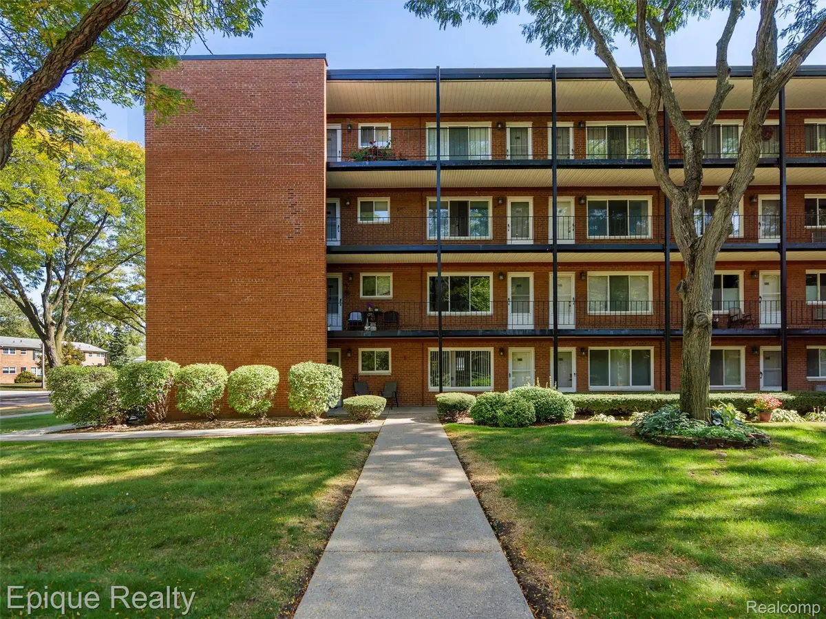 2915 W 13 Mile RD #101, Royal Oak, MI 48073