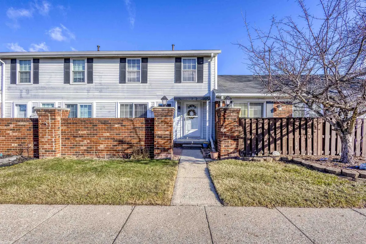 15207 Renshaw DR, Clinton Twp, MI 48038